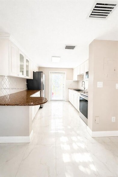 Building Photo - 6350 W 22nd Ct