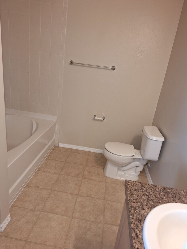 Building Photo - 2BR 2.5BA LANDINGS AT SUGAR MILL TOWNHOME