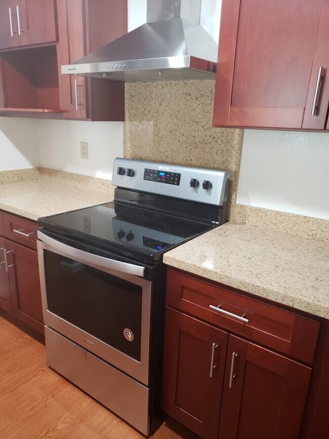 Building Photo - REMODELED 2-storey TOWNHOME between McKee and Jackson in North San Jose area.  The rent is $3950....