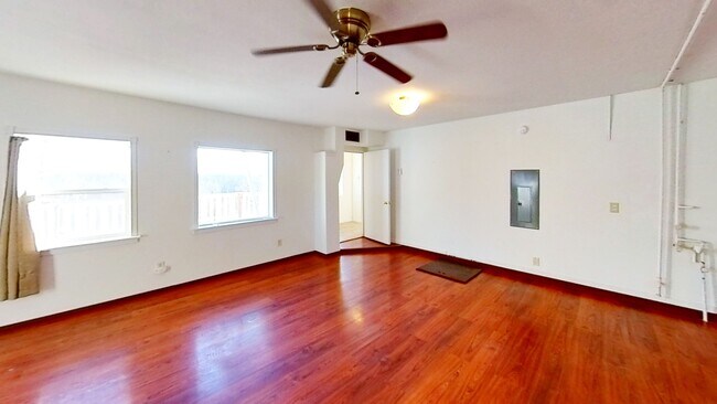 First floor recreation room or bedroom with separate entrance - 4300 W Overby St