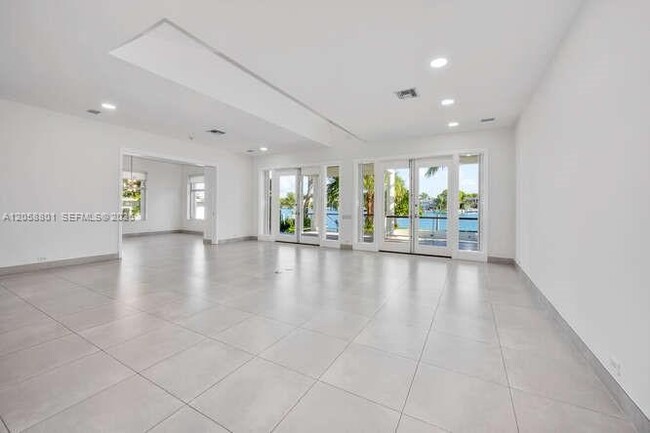 Building Photo - 621 N Mashta Dr