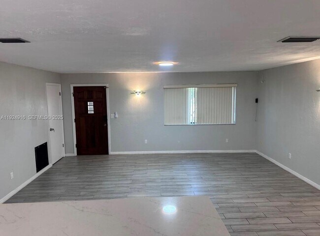 Building Photo - 168 Westwood Dr