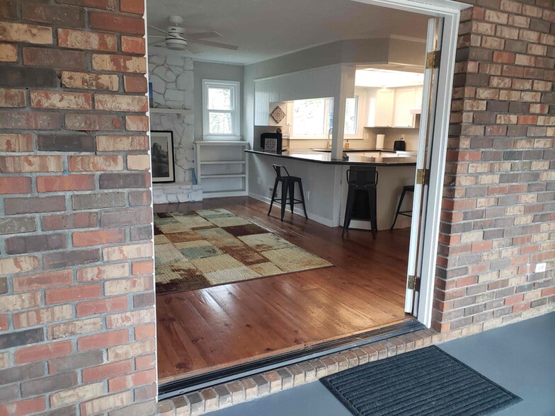 Building Photo - 5112 Miller Rd SW