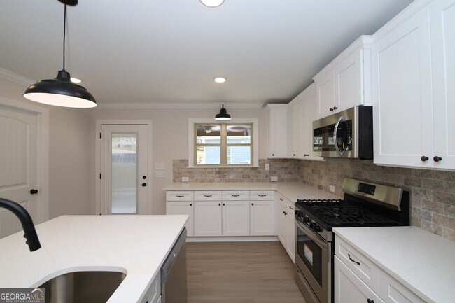 Building Photo - 512 Springdale Dr