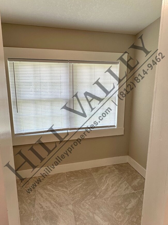 Building Photo - Two Bedroom Home