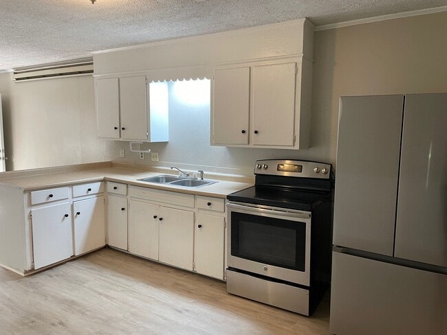 Building Photo - 1392