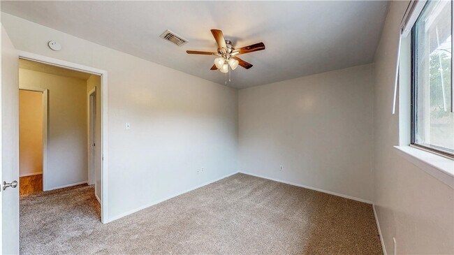 Building Photo - 1002 Verde Dr