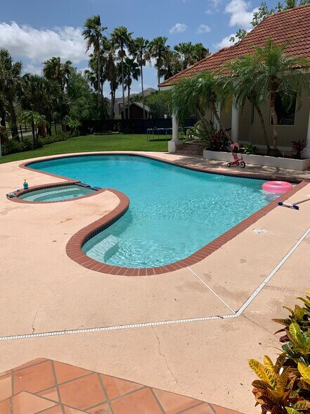 Building Photo - 2602 Deer Trl