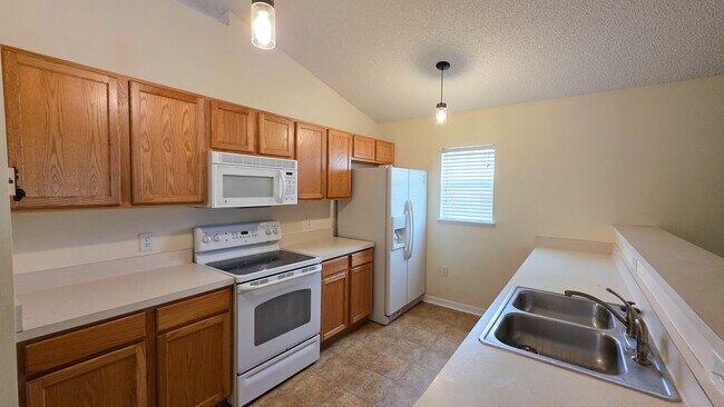 Building Photo - 2644 12th Square SW