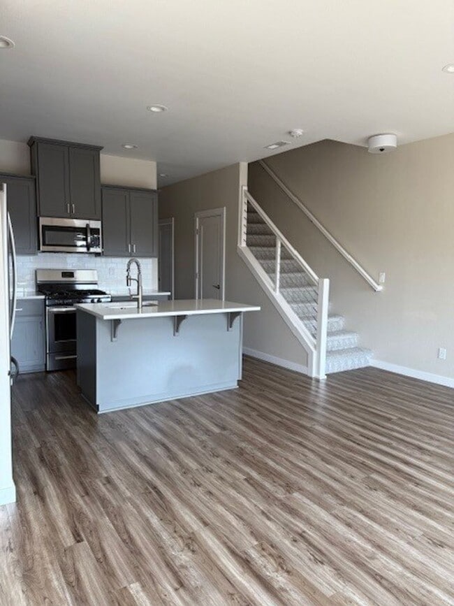 Building Photo - $500 OFF!! Newer South Salem Townhome - 2 ...