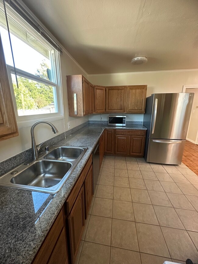 Building Photo - 2023 La Salle Dr