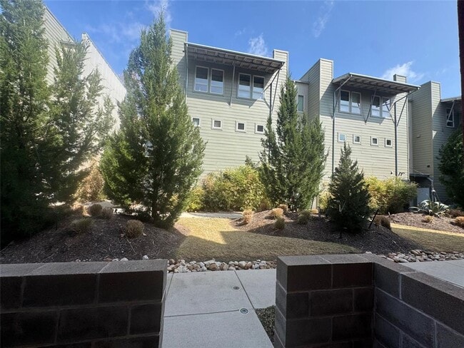 Building Photo - 1601 E 5th St.