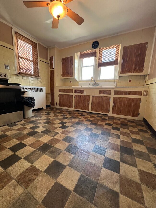 Building Photo - 3333 Chippendale St