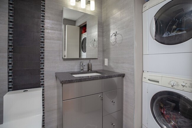 Building Photo - 108 Gainsborough St