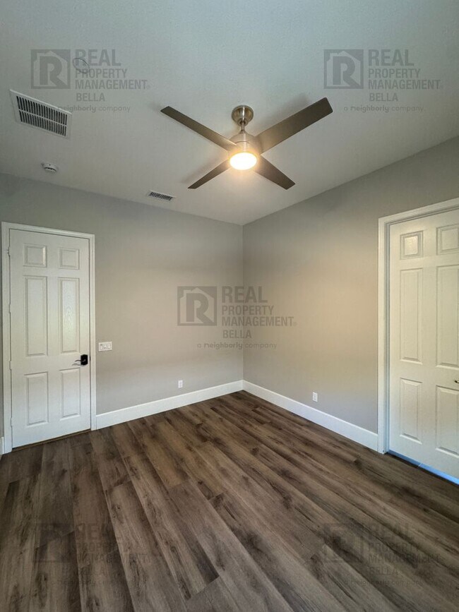 Building Photo - Beautiful Winchester Home with Open Floor Plan, Office & Solar