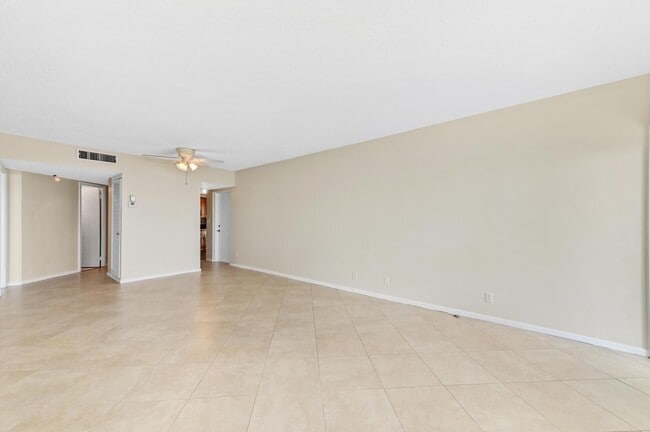 Building Photo - 710 N Ocean Blvd