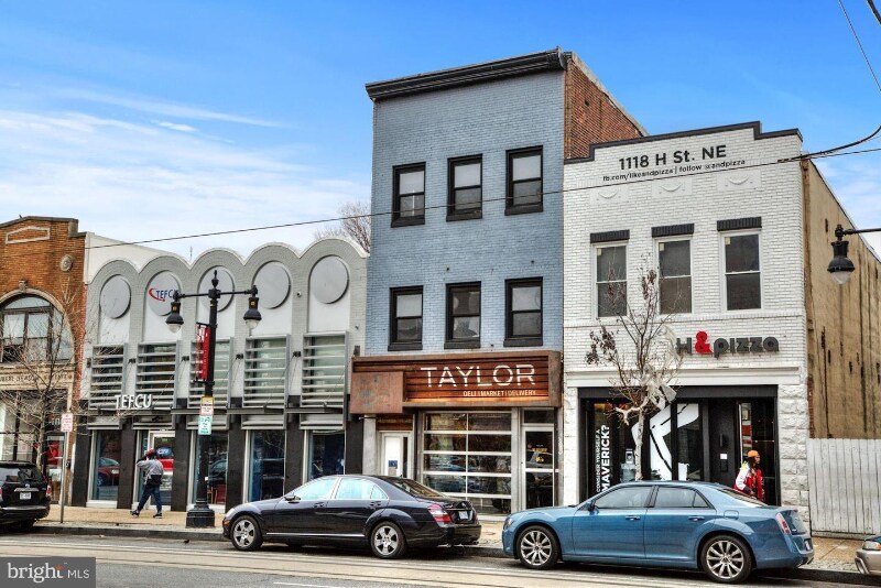 Building Photo - 633 8th St NE