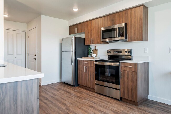 Building Photo - Spring Into Savings: $500 Rent Credit & $5...