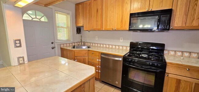 Building Photo - 1817 Darrich Dr