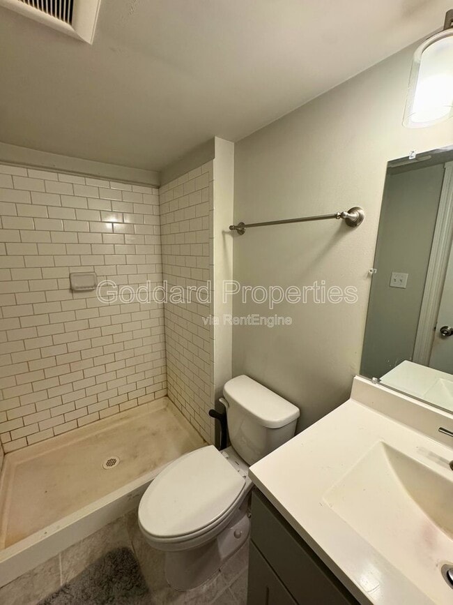 Building Photo - 842 N Patterson Park Ave