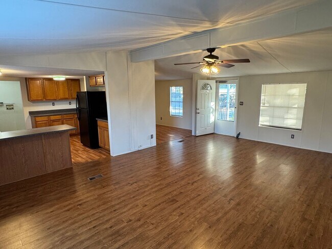 Building Photo - 4044 Friendship Rd