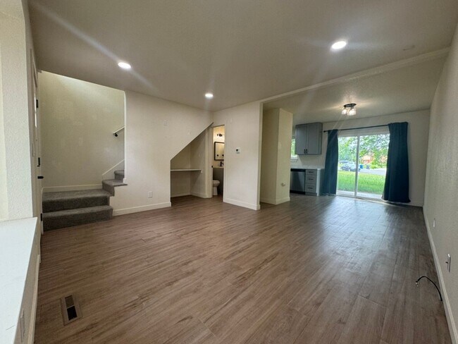 Building Photo - 1624 Banyan Dr