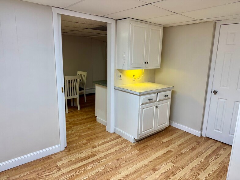 Building Photo - 102 Hillside Rd