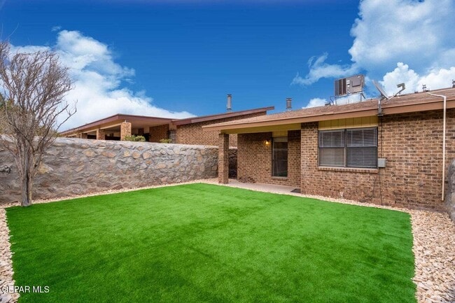 Building Photo - 1555 Common Dr