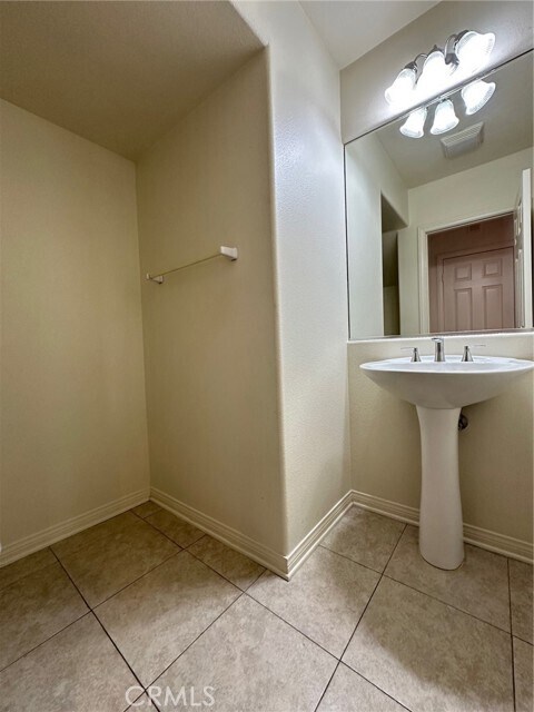 Building Photo - 8247 E Marblehead Way