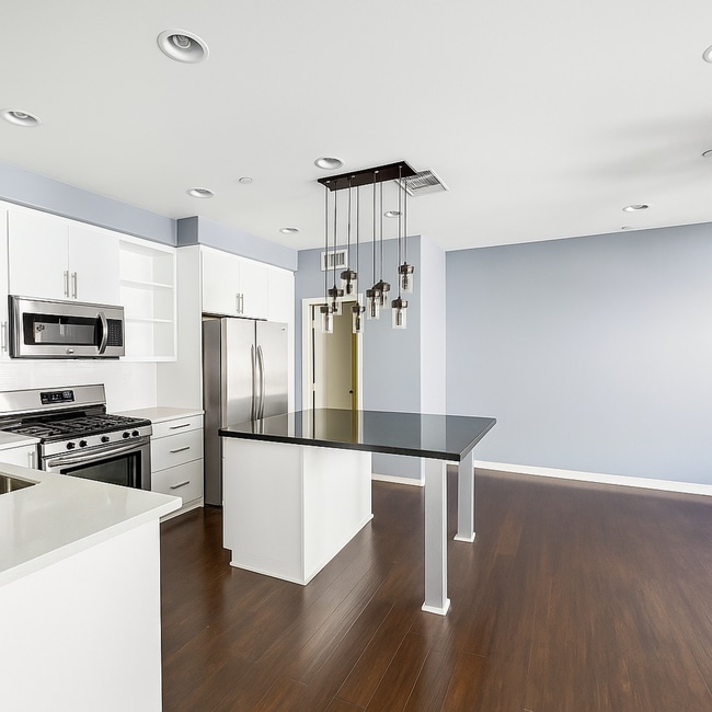 Building Photo - Charming 2-Bed / 2.5-Bath Townhouse in the...