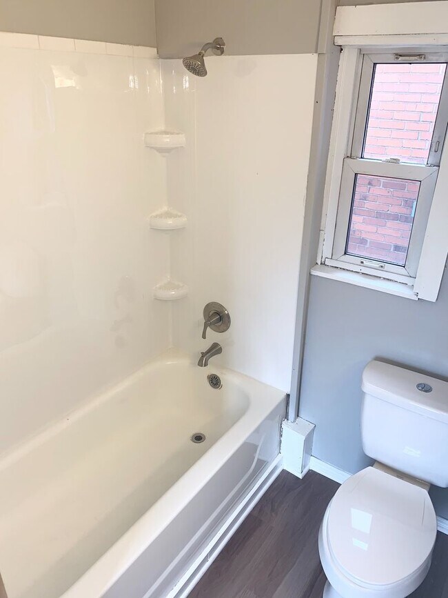 Building Photo - 3 Bed 1 Bath Home in the Marshall-Shadelan...