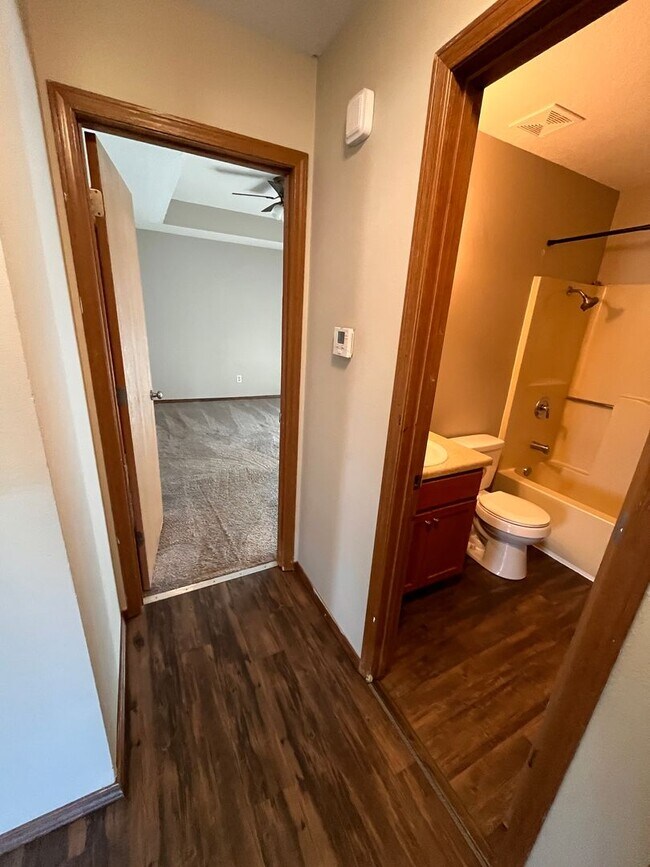 Building Photo - d4138mir