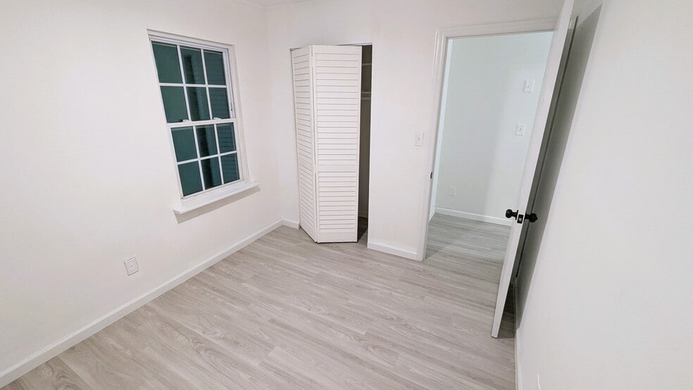 Building Photo - 6454 Boca Grande Blvd