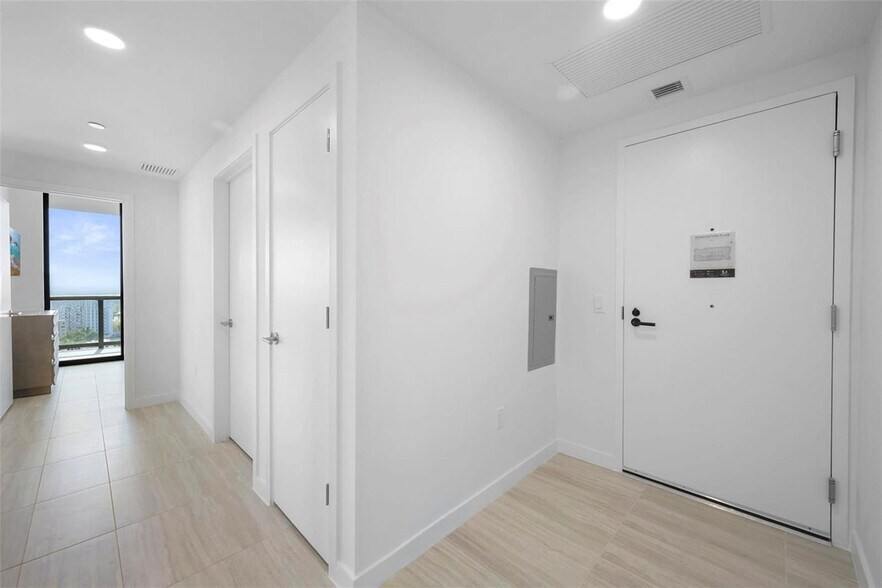 Building Photo - 7144 Byron Ave