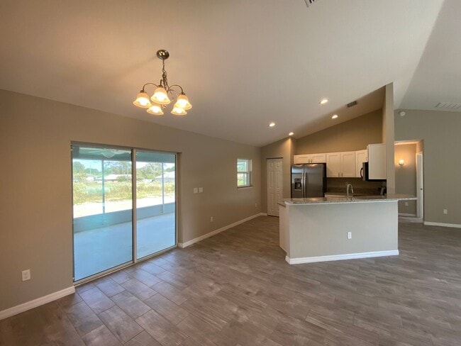 Building Photo - Custom Home - Desirable SE Ocala neighborhood 3/2/2 ** Wont Last**