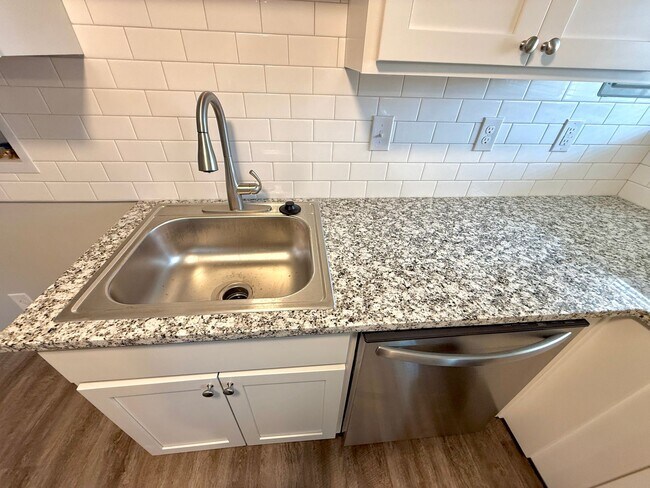 Building Photo - 301 Lesher Dr