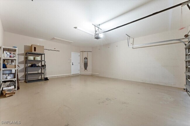 Building Photo - 8541 Peppertree Way