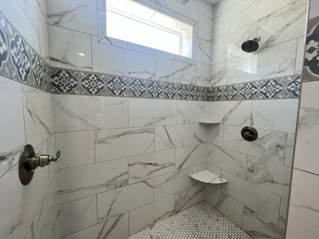 Building Photo - Beautiful 3-Bedroom, 2.5-Bath in Palmetto ...