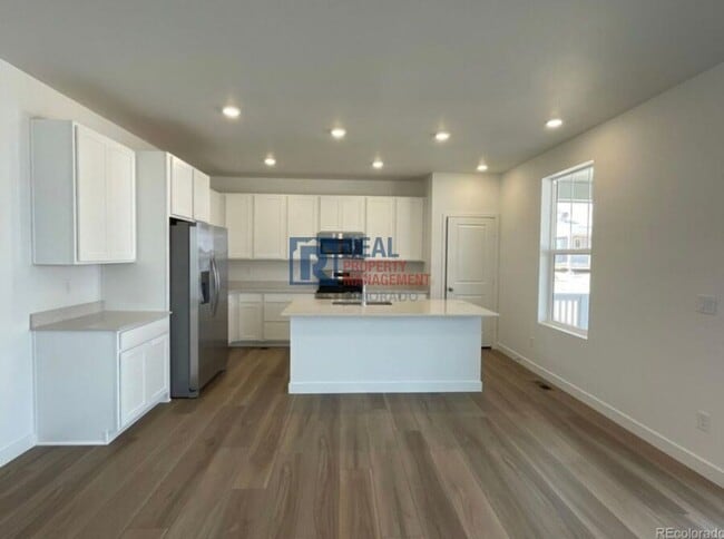 Building Photo - 5525 Wisteria Ave