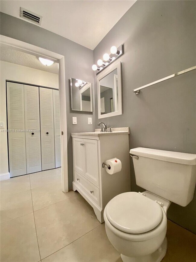 Building Photo - 9870 Watermill Cir