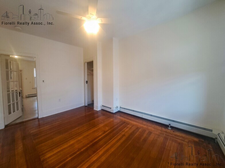 Building Photo - 344 Hanover St
