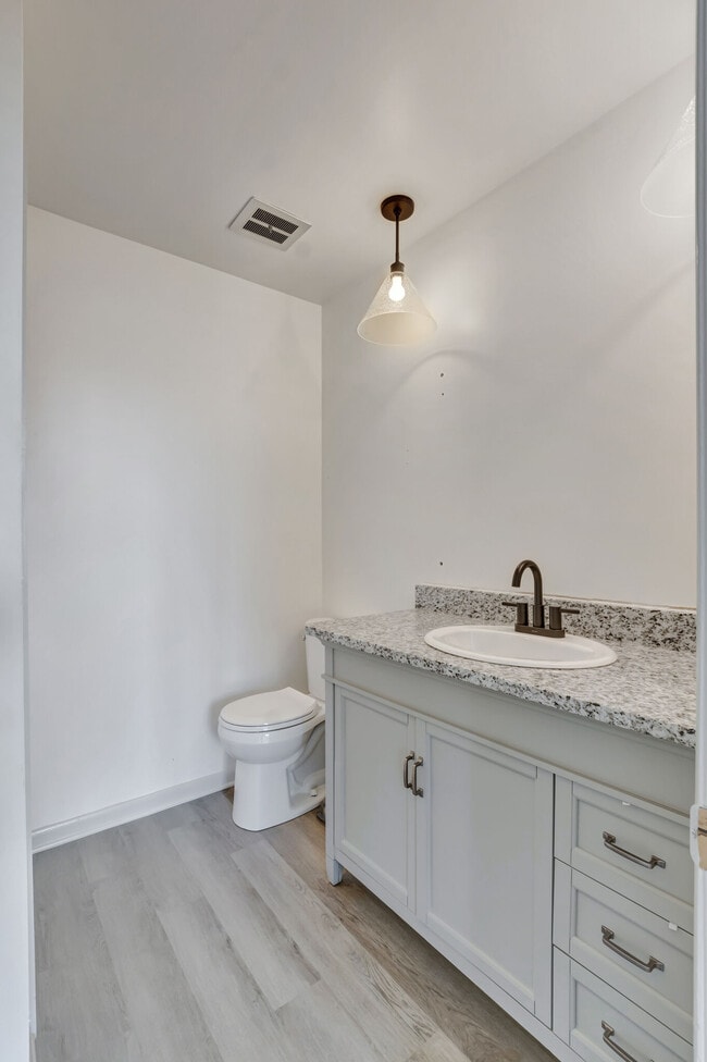 Building Photo - 6469 Fleetwood Dr