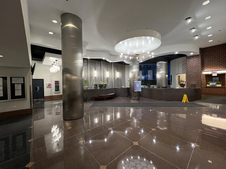 Building Photo - 3660 N Lake Shore Dr