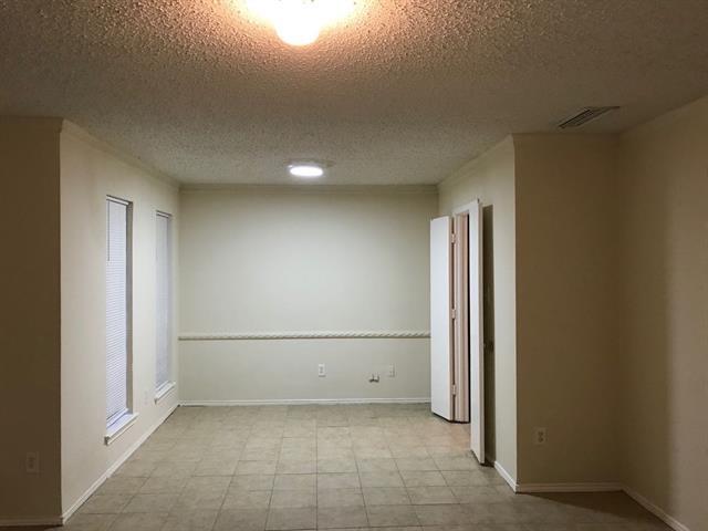 Building Photo - 2805 Parkhaven Dr