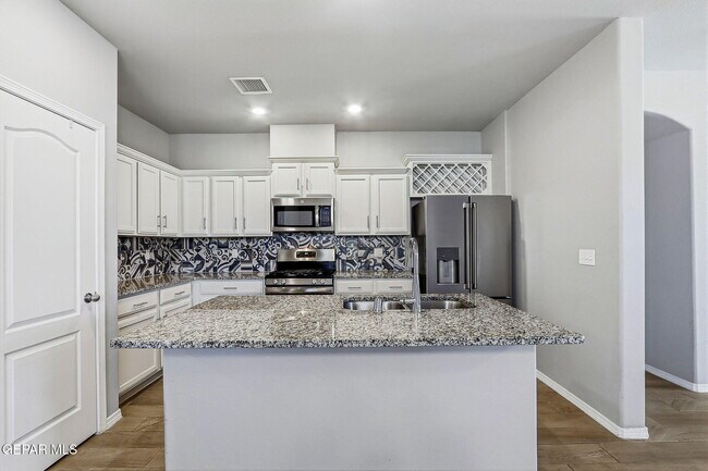 Building Photo - 12365 Desert Vista Ave