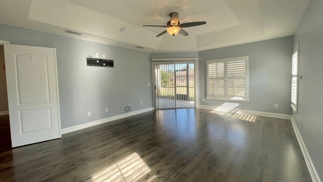 Building Photo - Beautiful Home in beautiful neighborhood