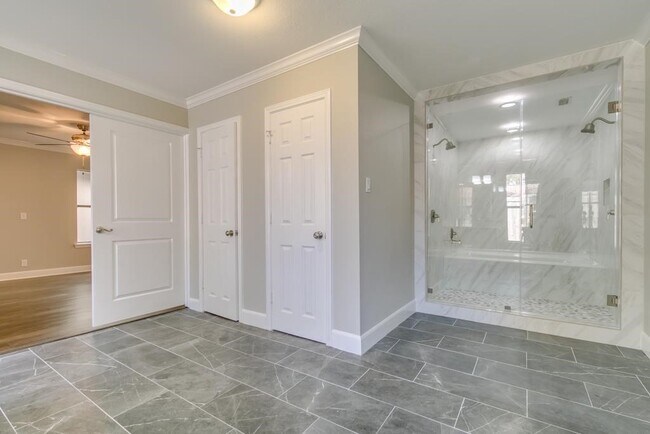 Building Photo - 14022 Ragus Lake Dr