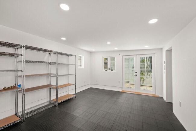 Building Photo - Kensington Exceptional Location 4Bed 3.5 Bath Private Gated Spanish Estate like property