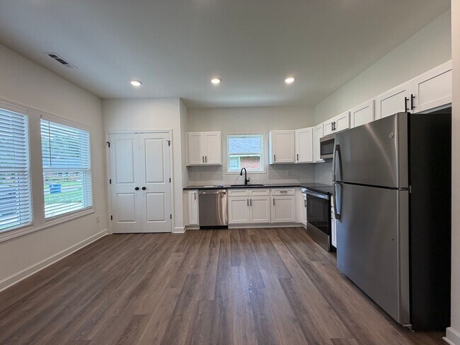 Building Photo - Brand New 3/2 House in Celanese- $1,995