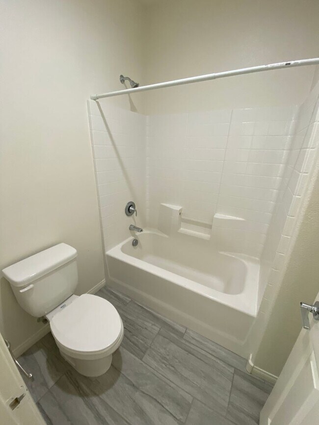 Building Photo - Beautiful 4 bed/3 home located in Henderson.